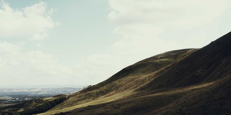 彩妆与科学融合：爱百美携手皮肤科医生打造专业功效护肤方案