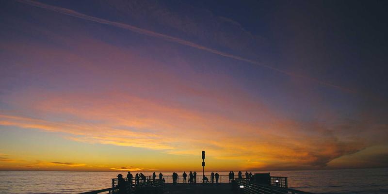 爱百美76：彩妆与护肤的融合艺术，打造你的专属美妆方案