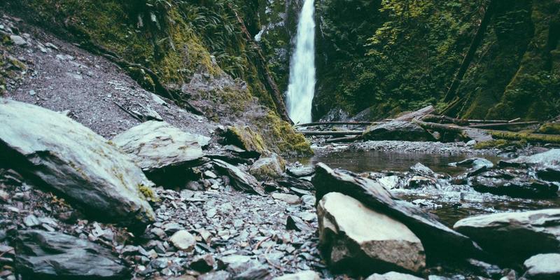 爱百美86：彩妆与护肤的智慧融合，开启科学美妆新体验