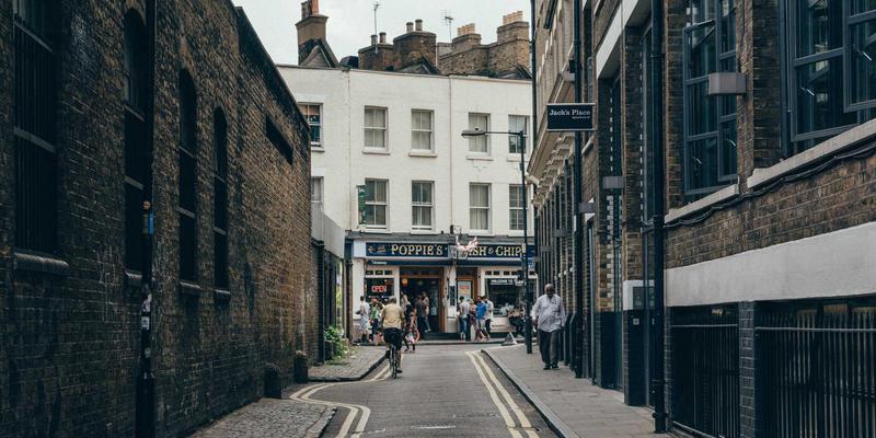 爱百美品牌创始人专访：从创立初衷到美妆哲学，深度解读美容品牌的灵魂