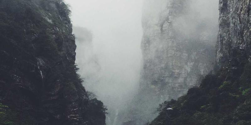 美容护肤新选择：爱百美线下专柜与线上渠道购买体验深度对比与美妆推荐